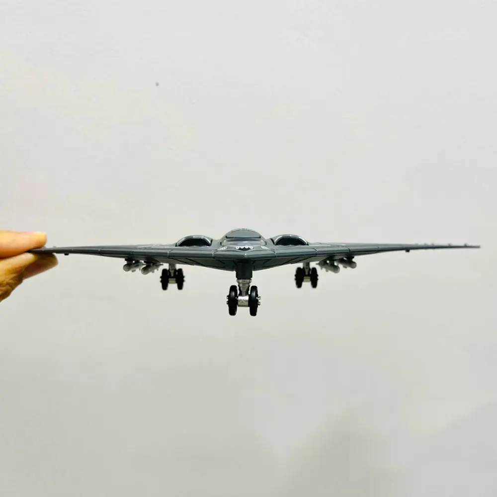 1:200 Scale plane US Air Force B2 B-2 A Ghost Bomber ABS Die-Cast Aircraft Model Toy Collection Gift Display