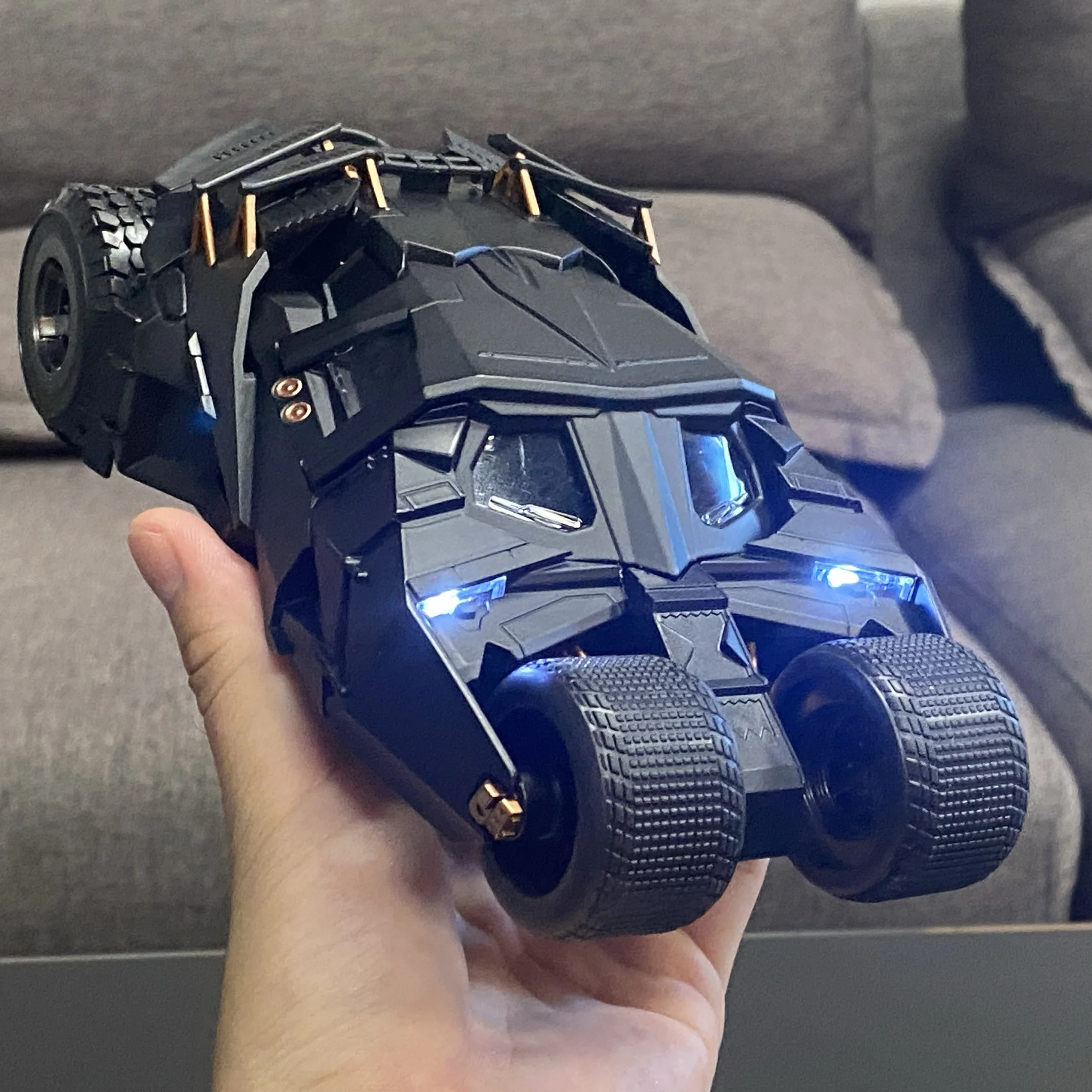 1:24 Batmobile Tumbler Slide Alloy Metal Diecast Model Simulation Sound And Light Spray Function Collection Ornaments