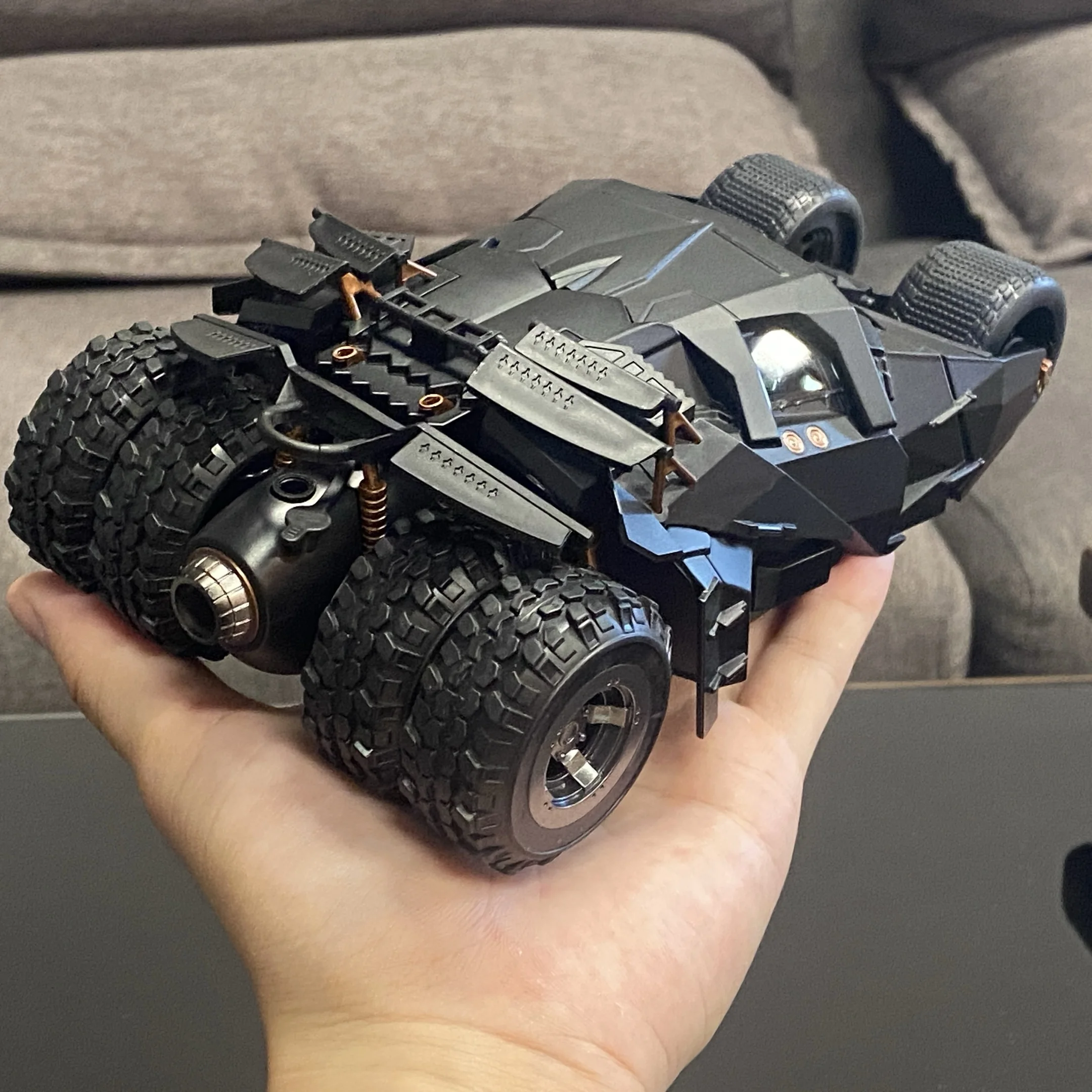 1:24 Batmobile Tumbler Slide Alloy Metal Diecast Model Simulation Sound And Light Spray Function Collection Ornaments