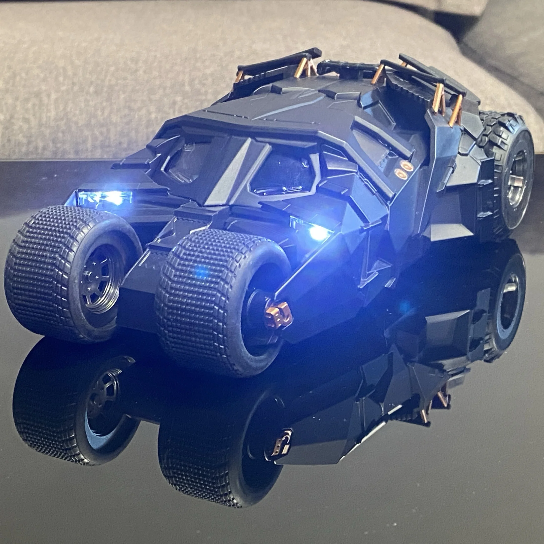 1:24 Batmobile Tumbler Slide Alloy Metal Diecast Model Simulation Sound And Light Spray Function Collection Ornaments