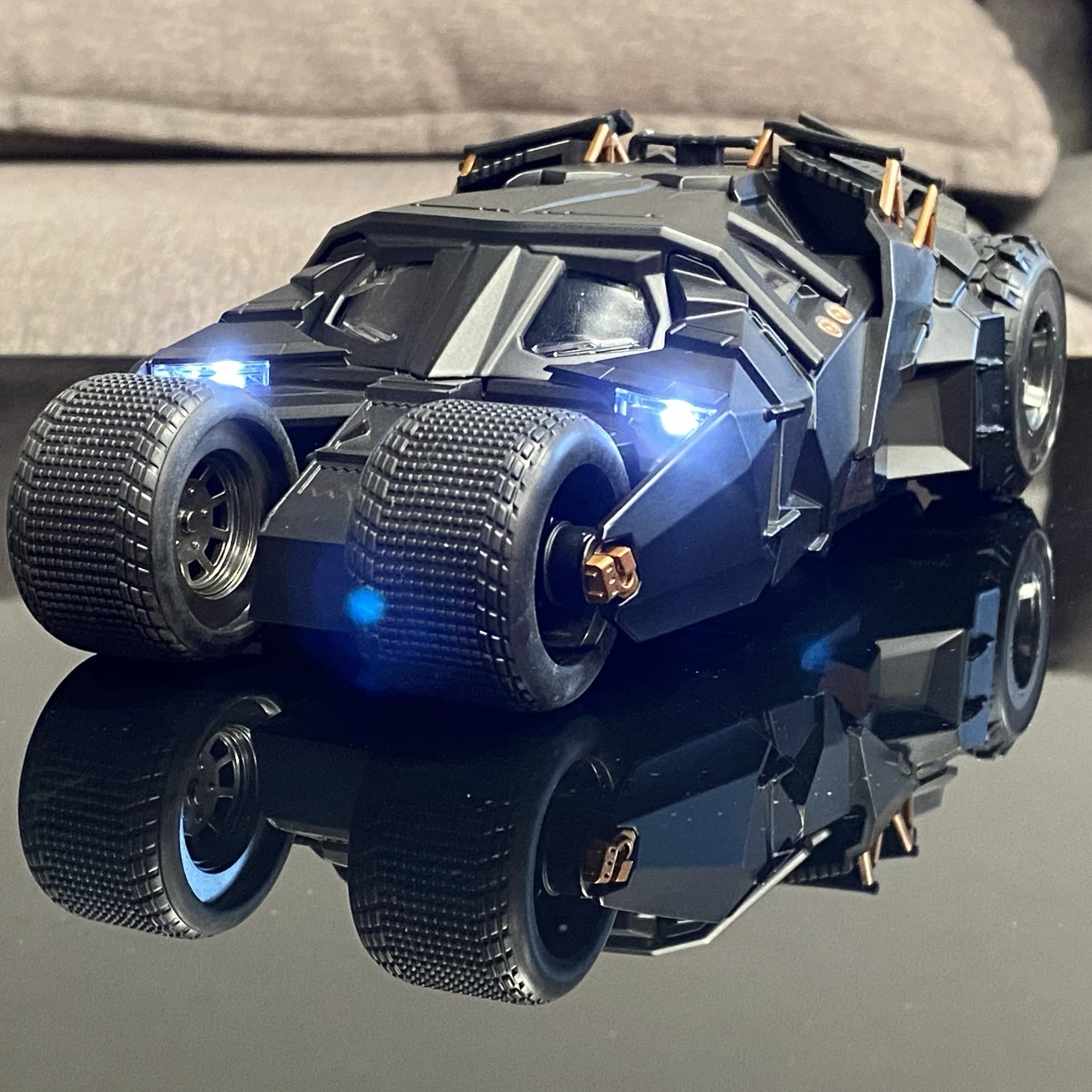 1:24 Batmobile Tumbler Slide Alloy Metal Diecast Model Simulation Sound And Light Spray Function Collection Ornaments