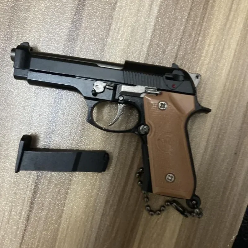 1:3 Scale Alloy M92 Pistol Mini Gun Metal Keychain M92 Pistol Keychain Fidget Toy PUBG Gun Toy Gift Pubg Decoration Toys 1:3 Scale Alloy M92 Pistol Mini Gun Metal Keychain M92 Pistol Keychain Fidget Toy PUBG Gun Toy Gift Pubg Decoration Toys