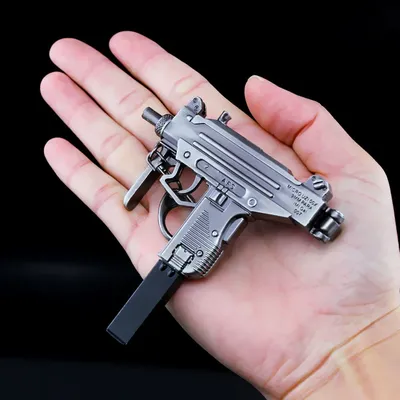 15CM Alloy Miniature UZI Model Submachine Gun Pendant High Quality Pistol Keychain Craft Pendant Fake Gun Weapon Kids