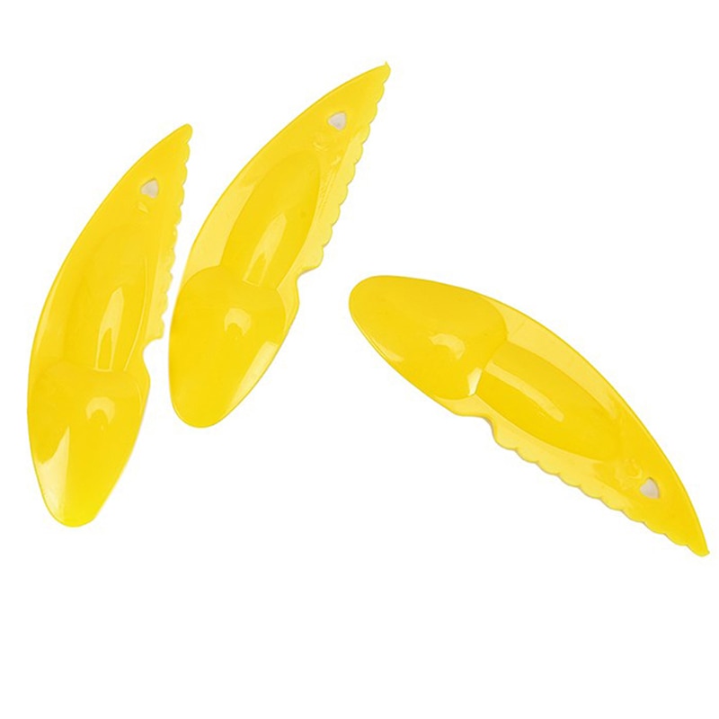 2 in 1 Plastic Kiwi Fruit Cutters (3pcs) 2 in 1 Plastic Kiwi Fruit Cutters (3pcs)