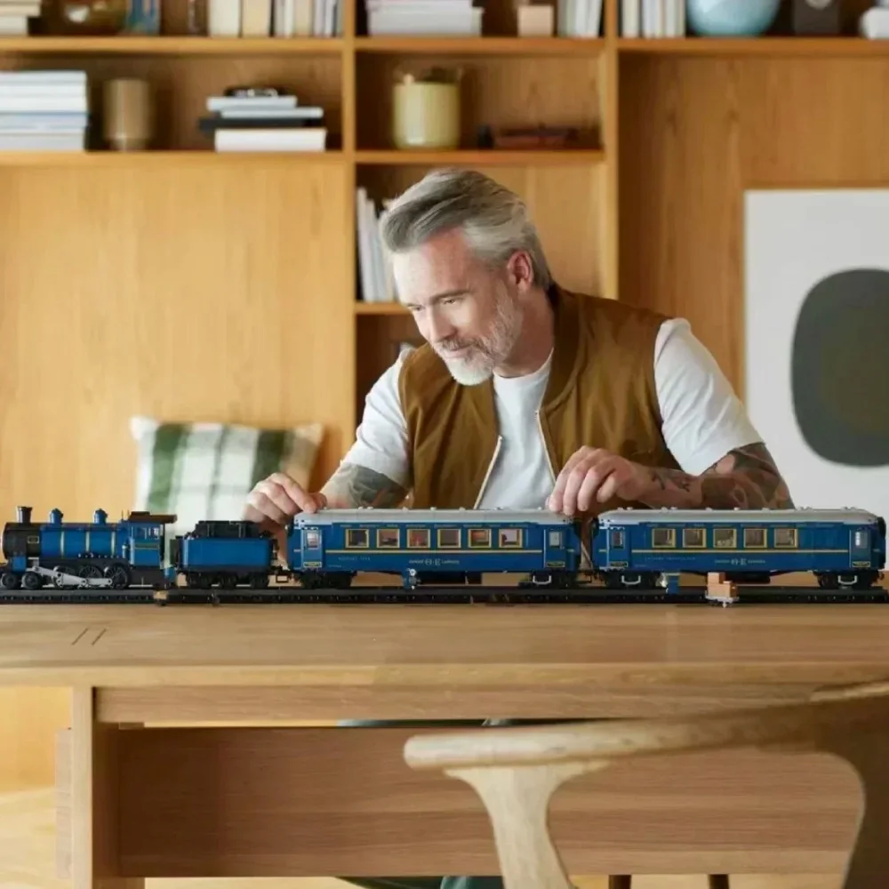 2540pcs Luxury Train Bricks Orient Express Train Building Blocks Set DIY Toys 2540pcs Luxury Train Bricks Orient Express Train Building Blocks Set DIY Toys
