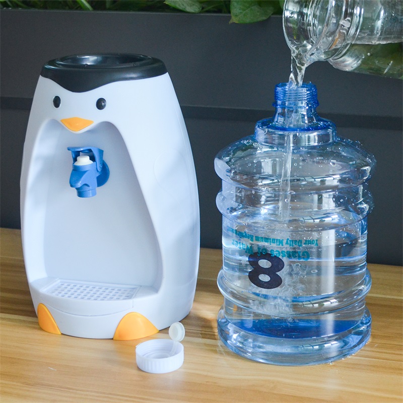 2.5L Portable Penguin Water Dispenser 2.5L Portable Penguin Water Dispenser