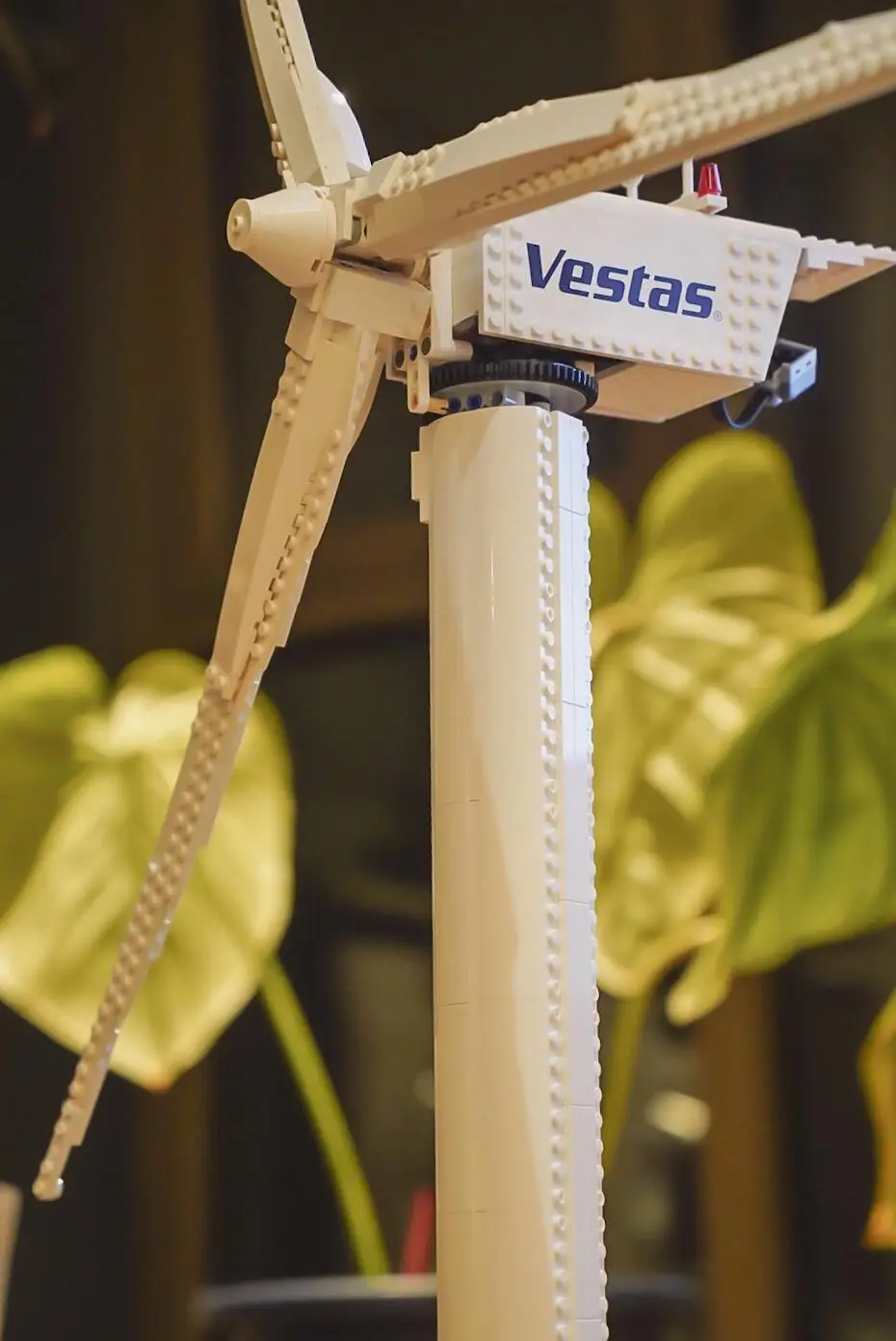 844PCS Creative Series Vestas Wind Turbine Building Blocks Electric Windmill Generator Model Bricks Toys For Boy Kids