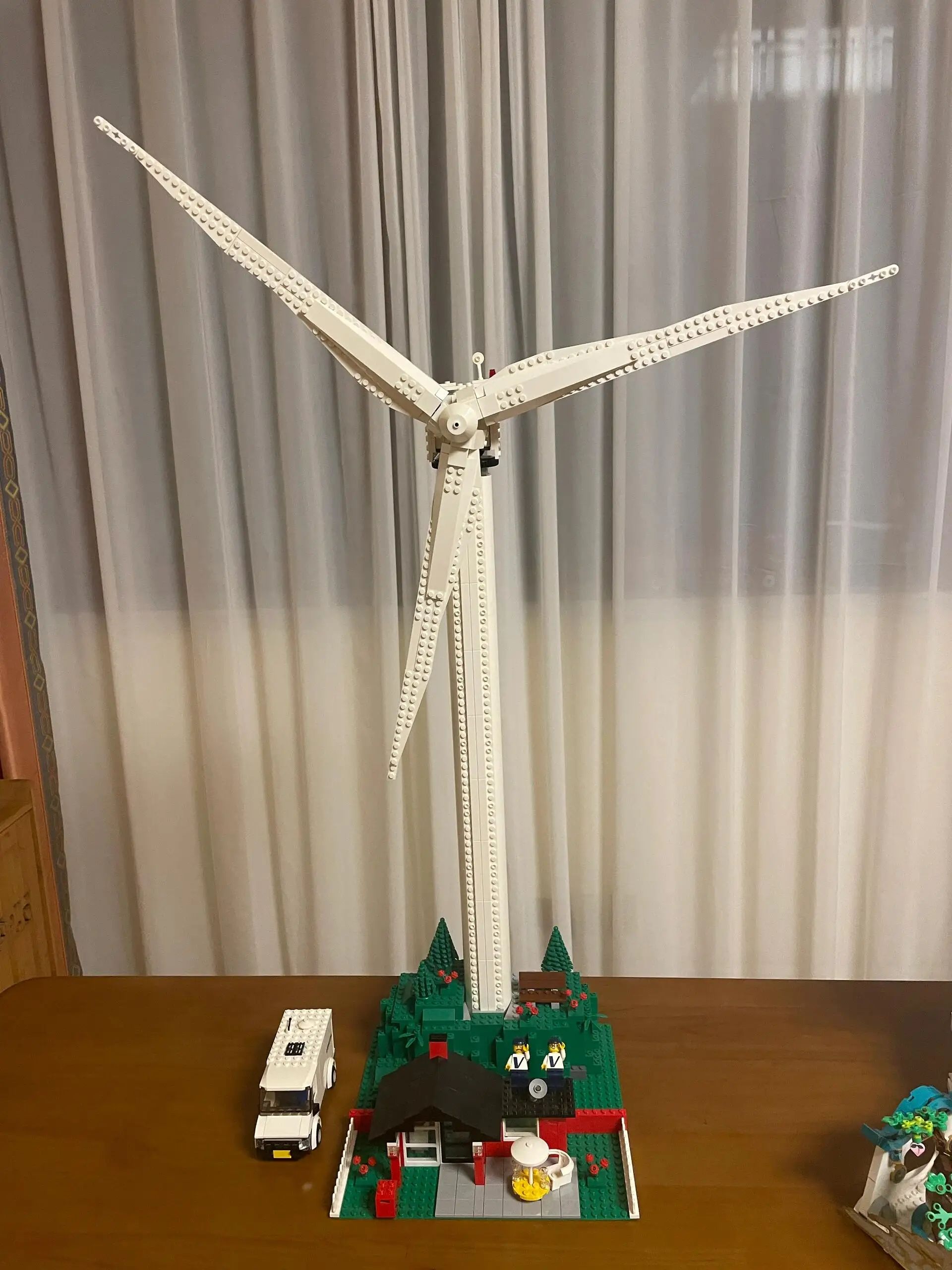 844PCS Creative Series Vestas Wind Turbine Building Blocks Electric Windmill Generator Model Bricks Toys For Boy Kids