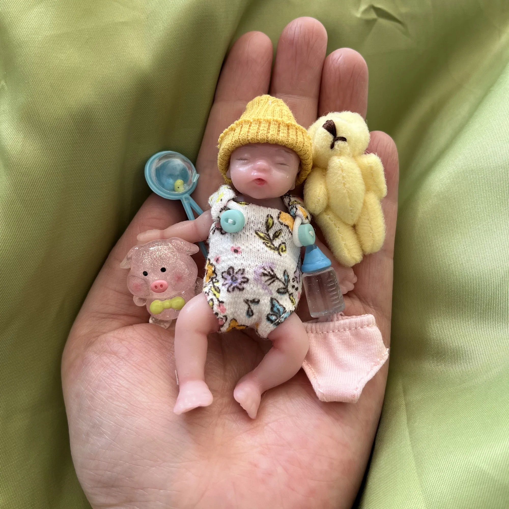 8cm Cute Mini Silicone Bebe Reborn Girl With 2 Sets Mini Outfits for Each Reborn Baby Girl Soft Touching Feeling