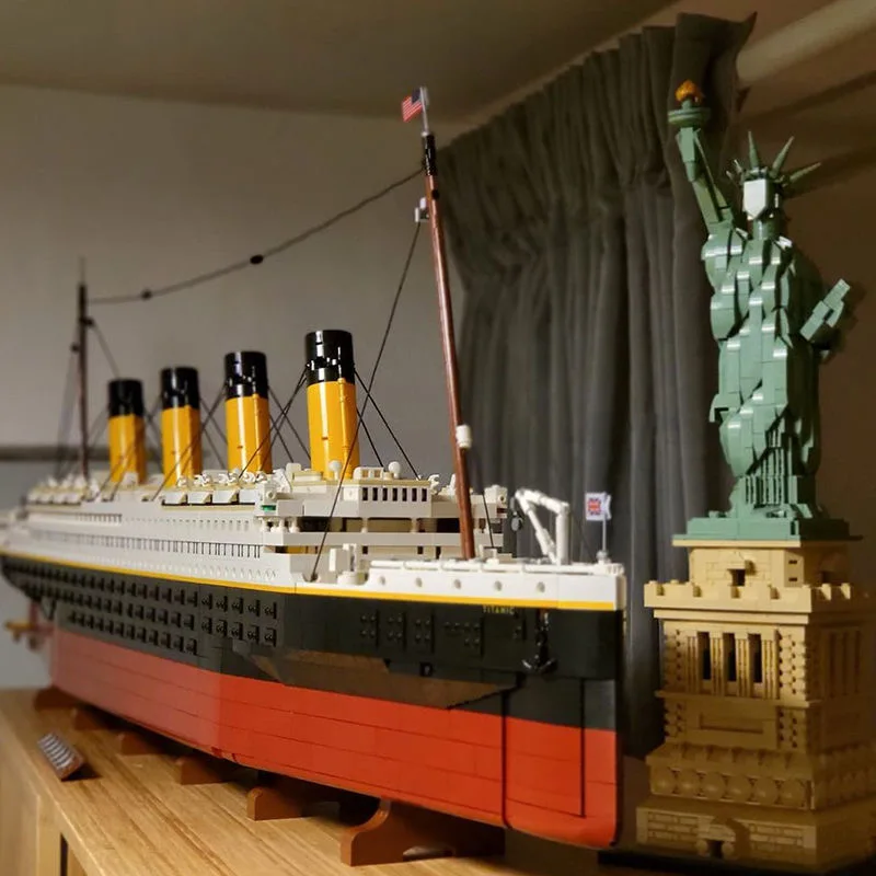 9000pcs Titanic Large Cruise Boat Ship Steamship Bricks Building Blocks Children Diy Toys Gifts