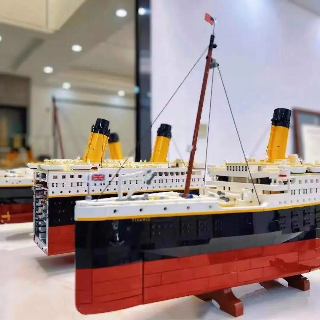9000pcs Titanic Large Cruise Boat Ship Steamship Bricks Building Blocks Children Diy Toys Gifts 9000pcs Titanic Large Cruise Boat Ship Steamship Bricks Building Blocks Children Diy Toys Gifts