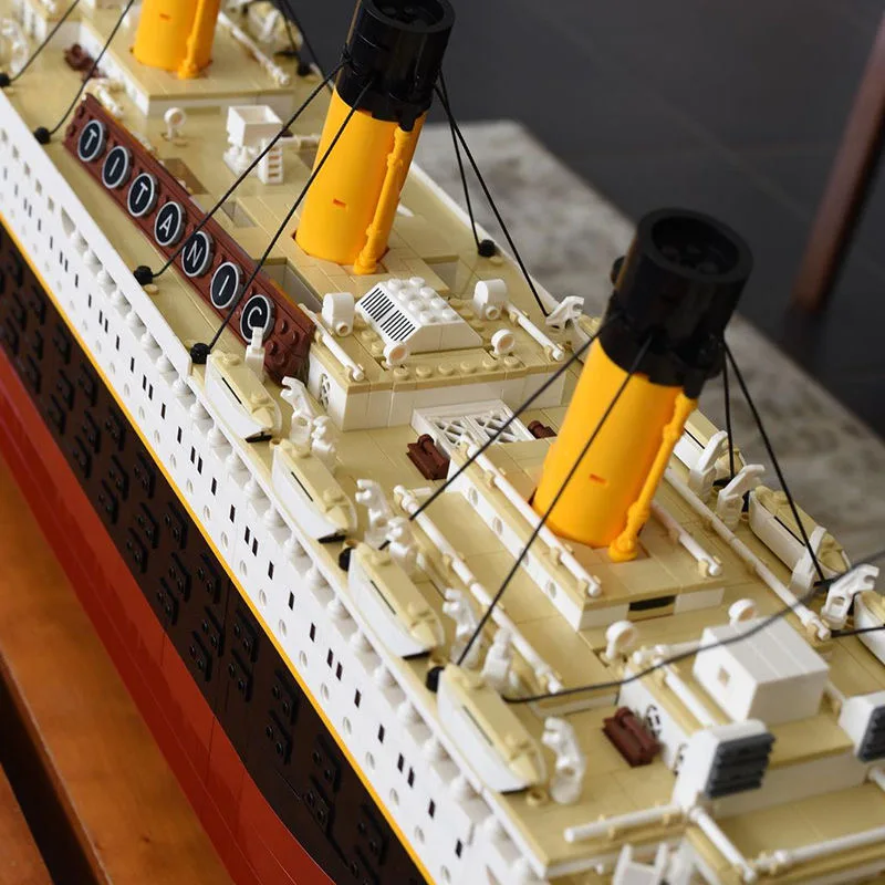 9000pcs Titanic Large Cruise Boat Ship Steamship Bricks Building Blocks Children Diy Toys Gifts 9000pcs Titanic Large Cruise Boat Ship Steamship Bricks Building Blocks Children Diy Toys Gifts