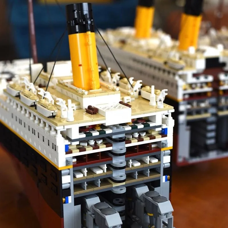 9000pcs Titanic Large Cruise Boat Ship Steamship Bricks Building Blocks Children Diy Toys Gifts 9000pcs Titanic Large Cruise Boat Ship Steamship Bricks Building Blocks Children Diy Toys Gifts