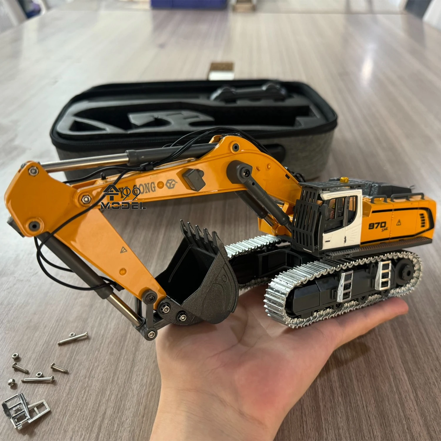 970 RC Mini Excavator 1/50 Scale Electric Excavator Simulation Model Desktop RC Excavator with Lighting System RC Car