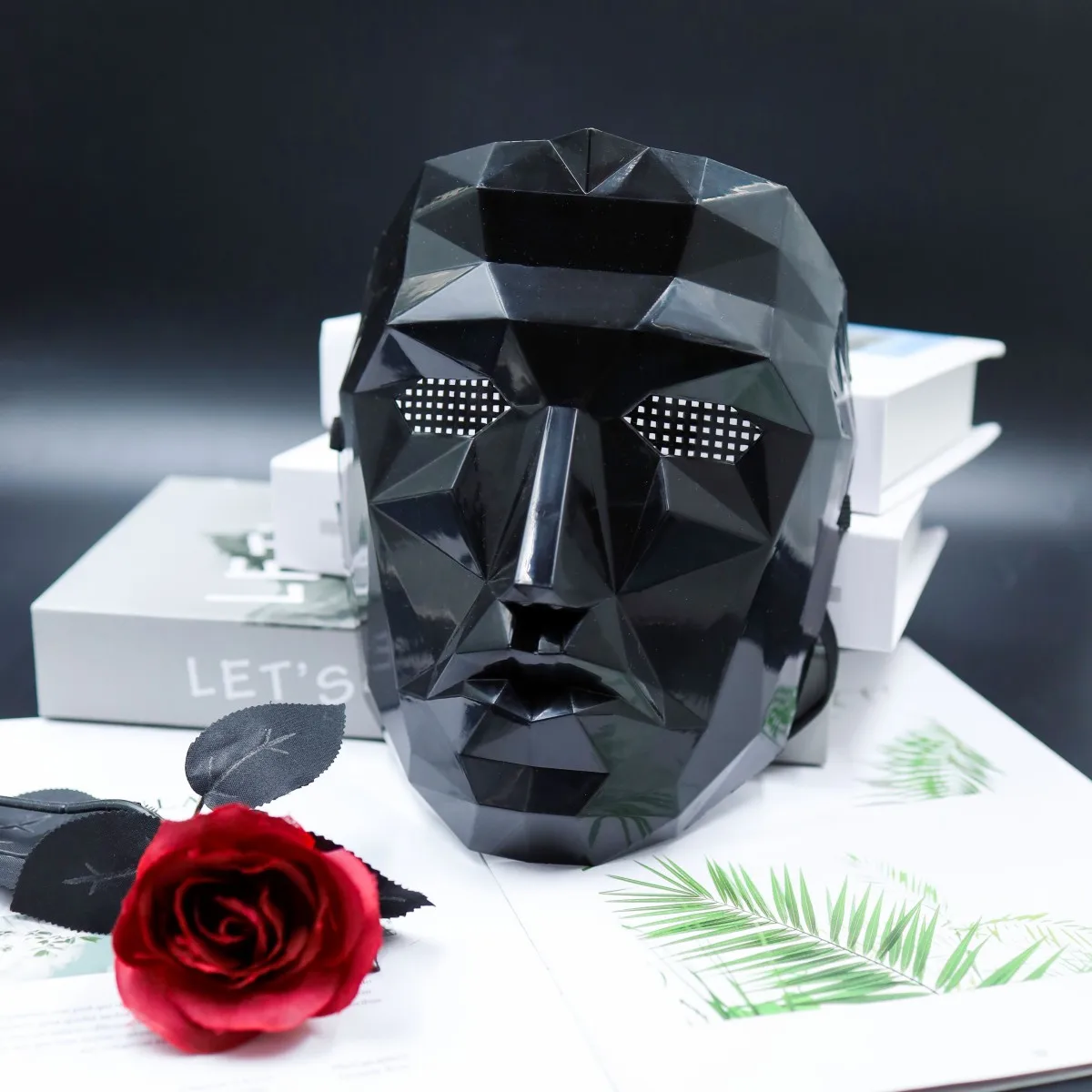 A Black Decorative Mask, Featuring a Festive Design, Ideal For Cosplay Parties, Gala Events, and Decorative Purposes A Black Decorative Mask, Featuring a Festive Design, Ideal For Cosplay Parties, Gala Events, and Decorative Purposes