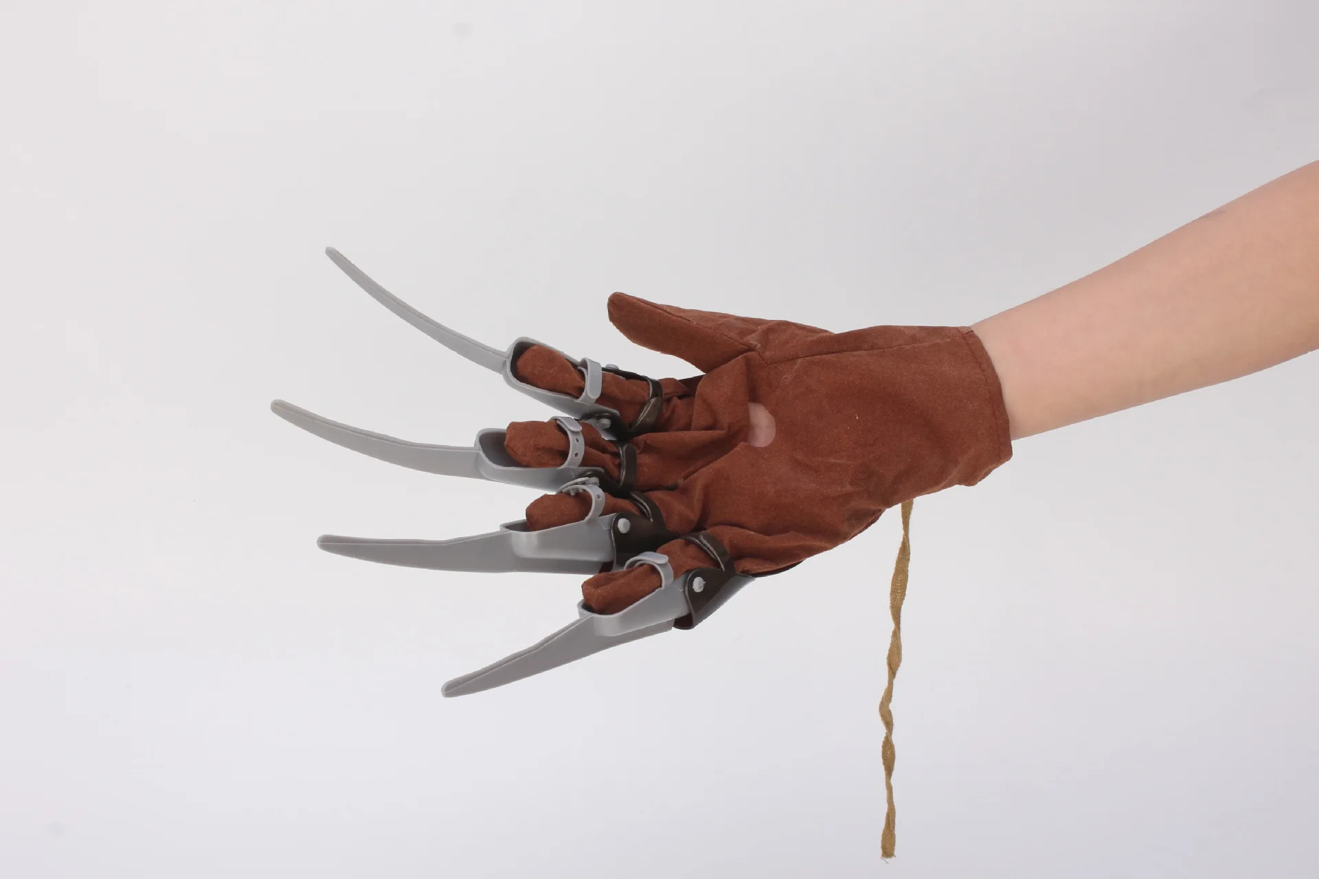 A Nightmare On Elm Street Freddy Krueger Cosplay Gloves Horror Halloween Party Costumes Handwear Props A Nightmare On Elm Street Freddy Krueger Cosplay Gloves Horror Halloween Party Costumes Handwear Props