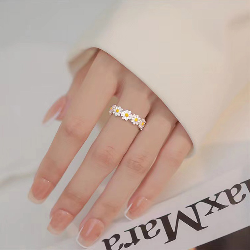 Adjustable Metal Daisy Band Ring Adjustable Metal Daisy Band Ring