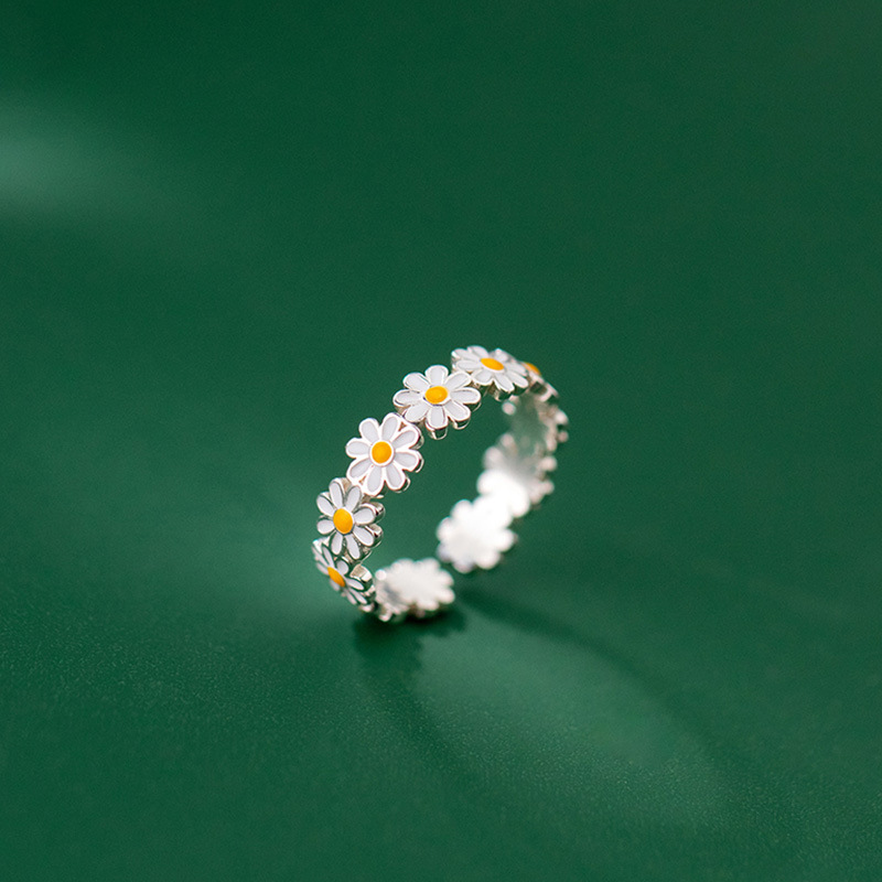 Adjustable Metal Daisy Band Ring Adjustable Metal Daisy Band Ring