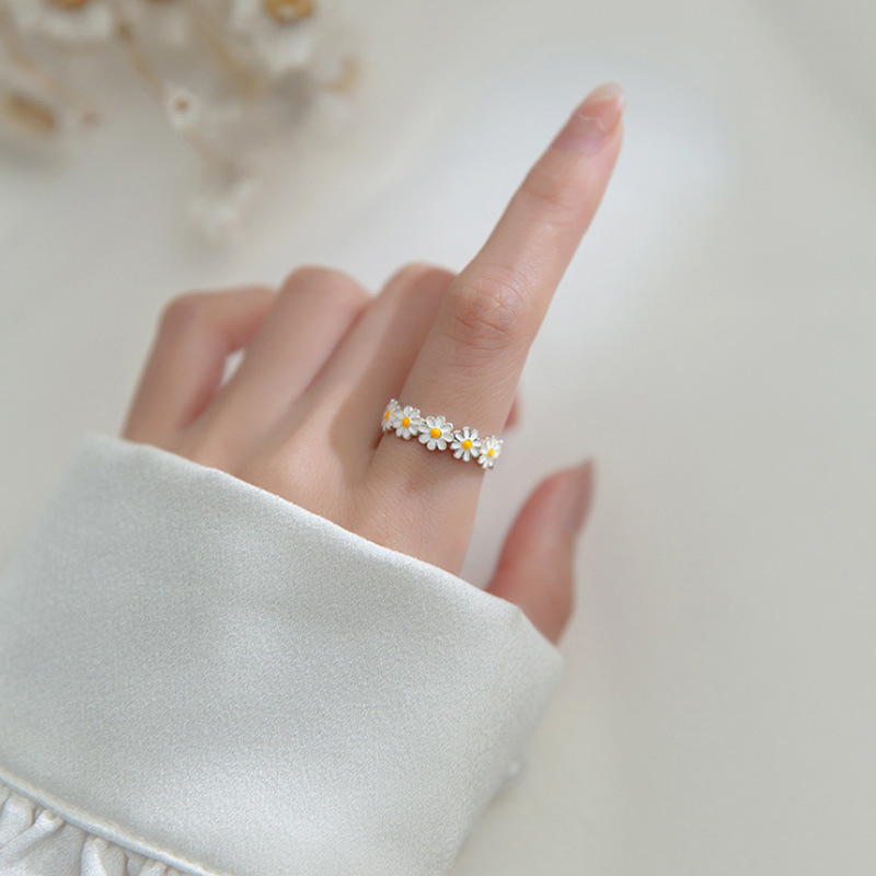 Adjustable Metal Daisy Band Ring Adjustable Metal Daisy Band Ring