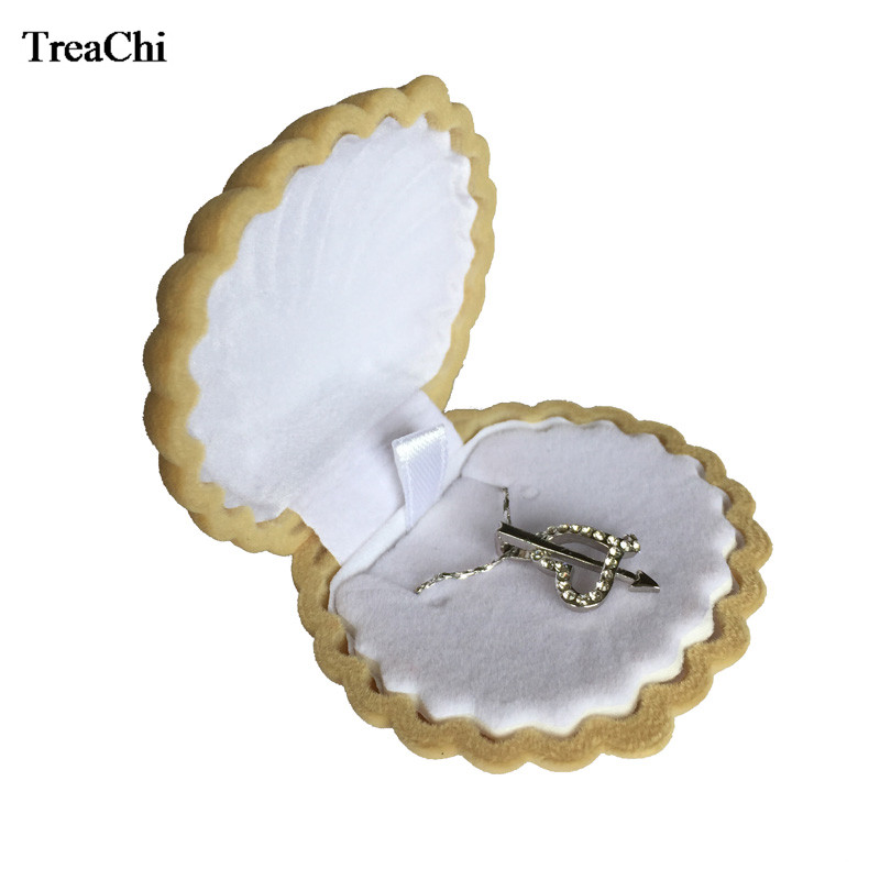 Clam Shell Jewelry Box with Velvet Cover
