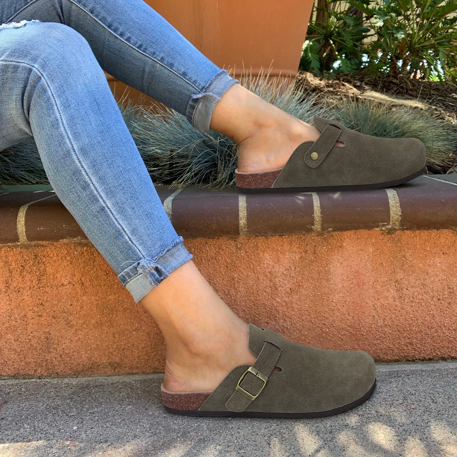 Comwarm Fashion Women's Suede Mules Slippers Men Clogs Cork Insole Sandals With Arch Support Outdoor Beach Slides Home