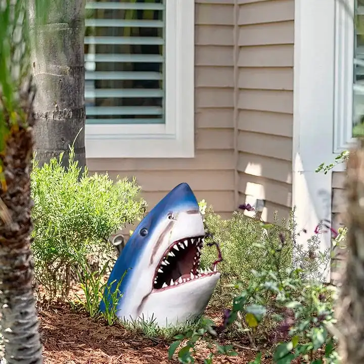 Creative White Shark Garden Art Statue Resin Lifelike White Shark Head Crocodile Sculpture Wall Hanging Home Yard
