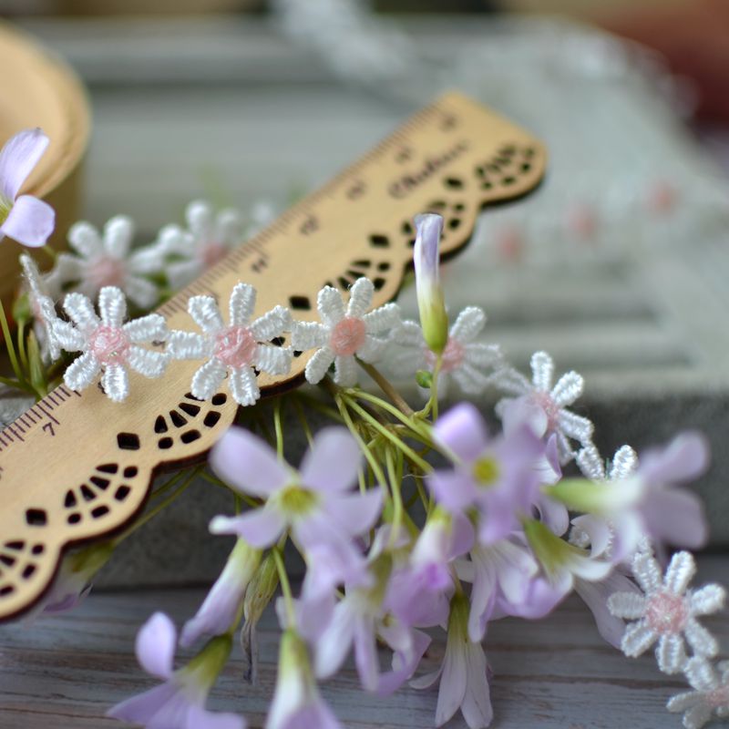 Cute and Dainty Daisy Lace