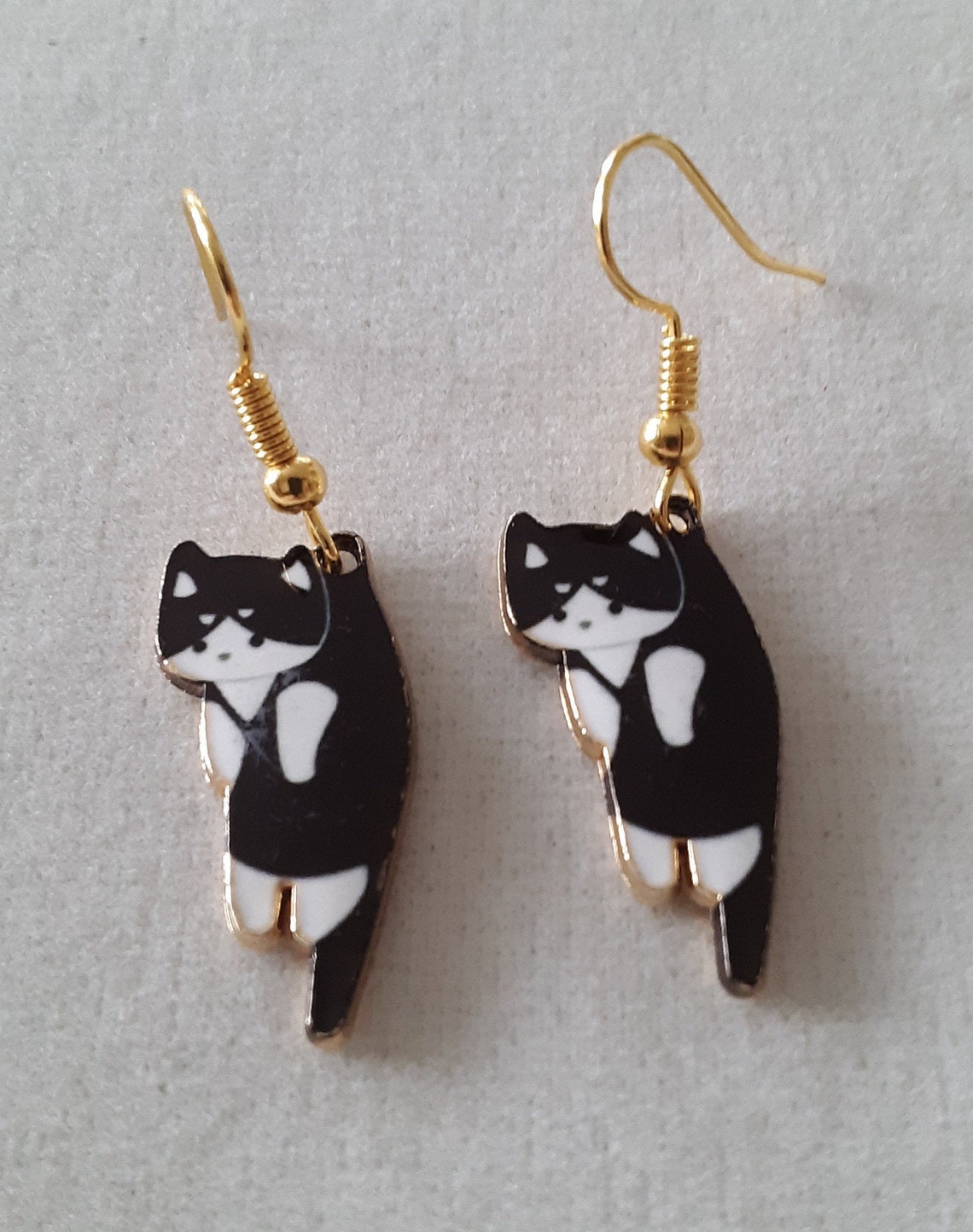 Cute Kawaii Cat Dangle Earrings (2 pcs) Cute Kawaii Cat Dangle Earrings (2 pcs)