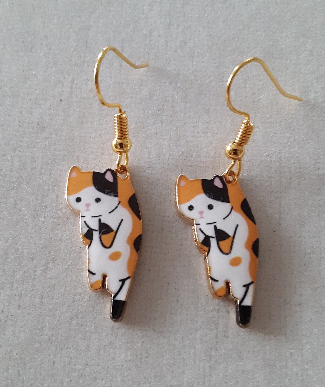 Cute Kawaii Cat Dangle Earrings (2 pcs) Cute Kawaii Cat Dangle Earrings (2 pcs)