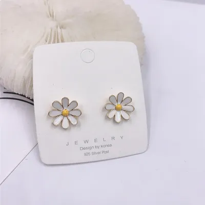 Dainty Daisy Stud Earrings Dainty Daisy Stud Earrings