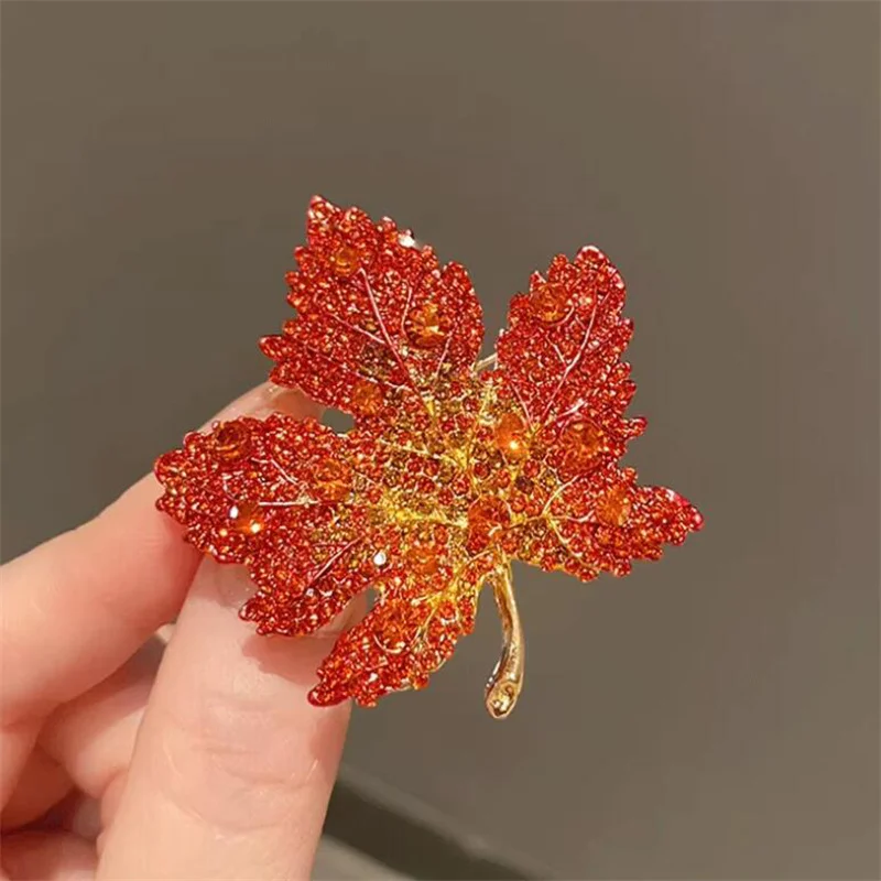 Elegant Design Maple Leaf Brooch