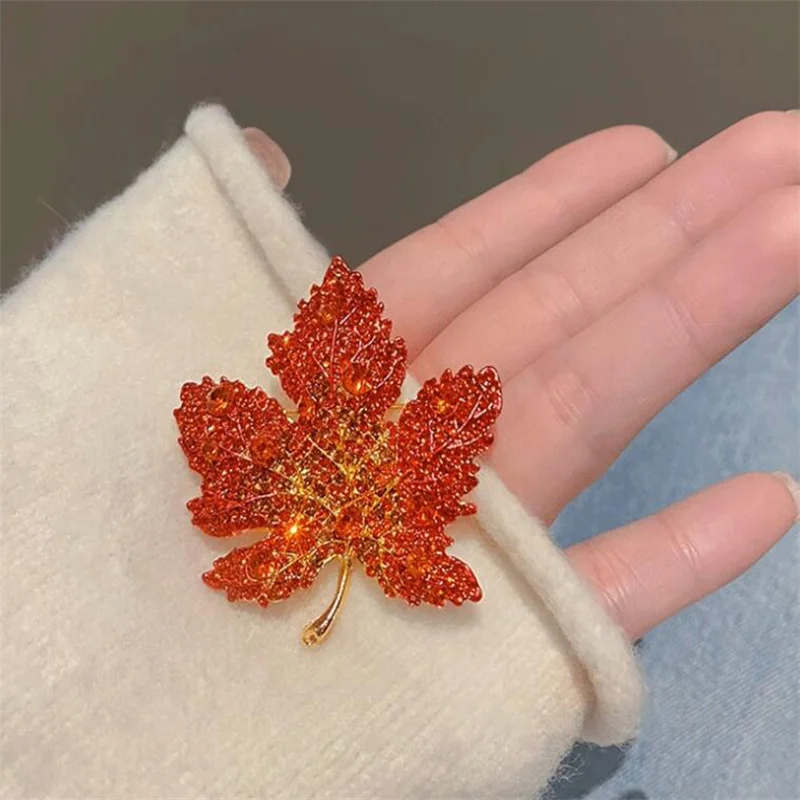 Elegant Design Maple Leaf Brooch Elegant Design Maple Leaf Brooch