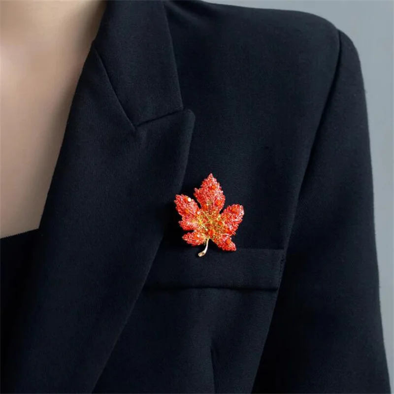 Elegant Design Maple Leaf Brooch Elegant Design Maple Leaf Brooch