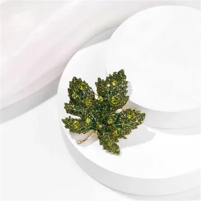 Elegant Design Maple Leaf Brooch Elegant Design Maple Leaf Brooch