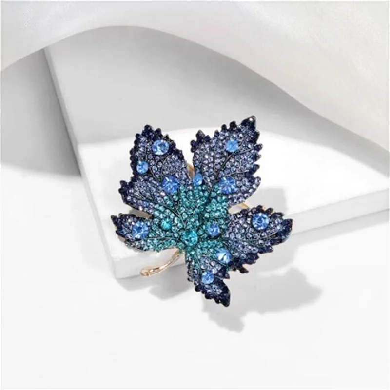 Elegant Design Maple Leaf Brooch Elegant Design Maple Leaf Brooch