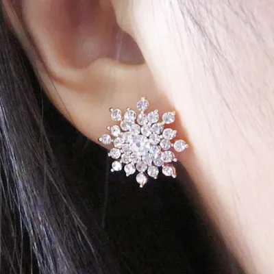 Elegant Snowflake Stud Earrings Elegant Snowflake Stud Earrings