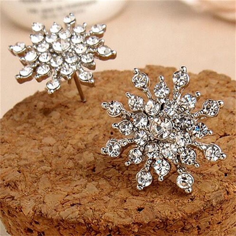 Elegant Snowflake Stud Earrings Elegant Snowflake Stud Earrings