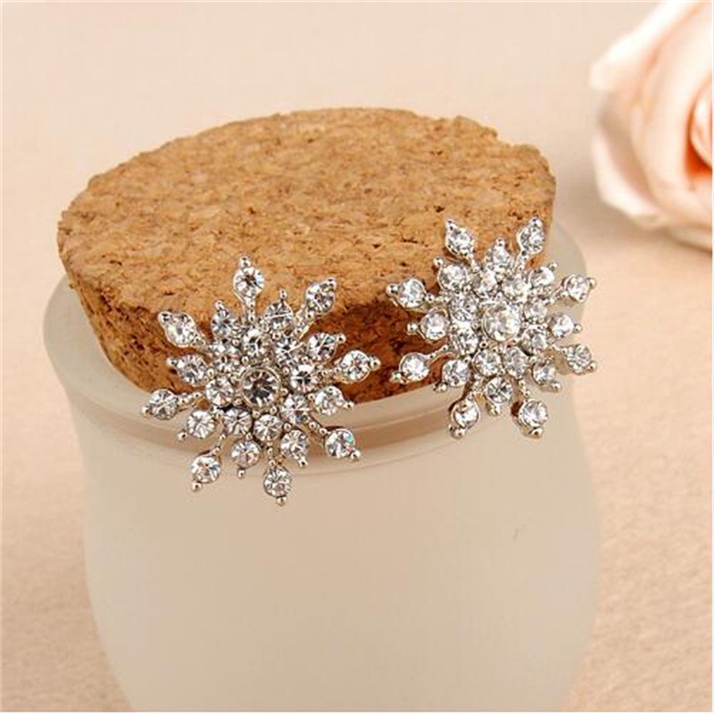Elegant Snowflake Stud Earrings Elegant Snowflake Stud Earrings