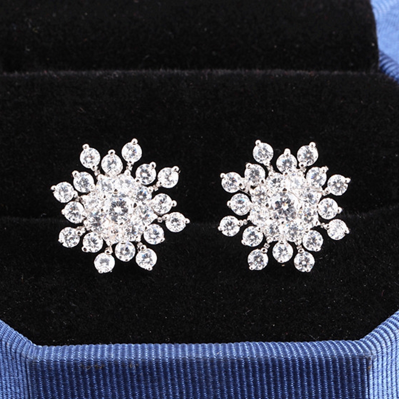 Elegant Snowflake Stud Earrings Elegant Snowflake Stud Earrings