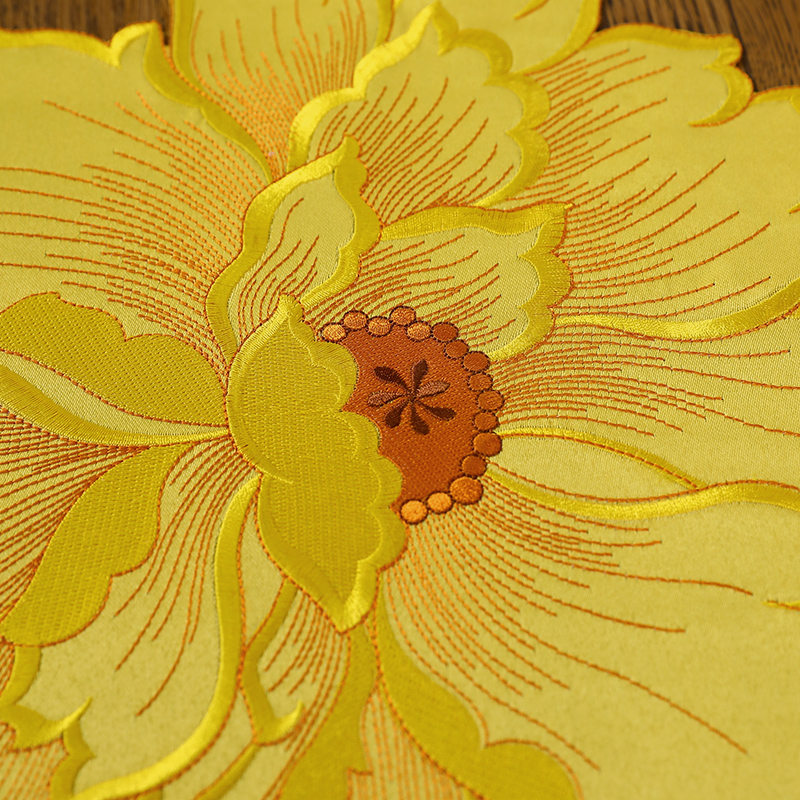 Embroidered Flower Shaped Placemat Embroidered Flower Shaped Placemat
