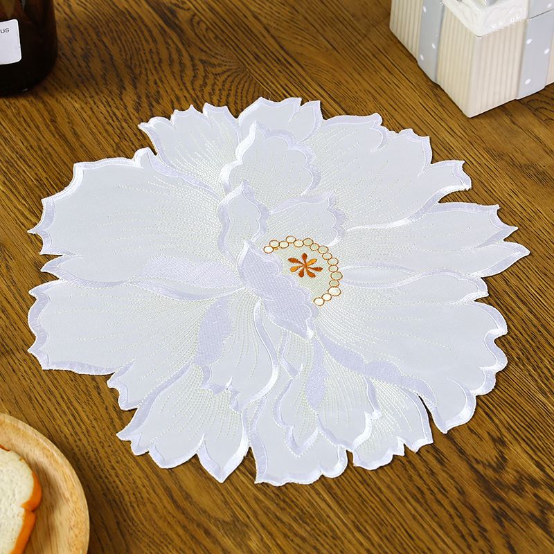 Embroidered Flower Shaped Placemat Embroidered Flower Shaped Placemat