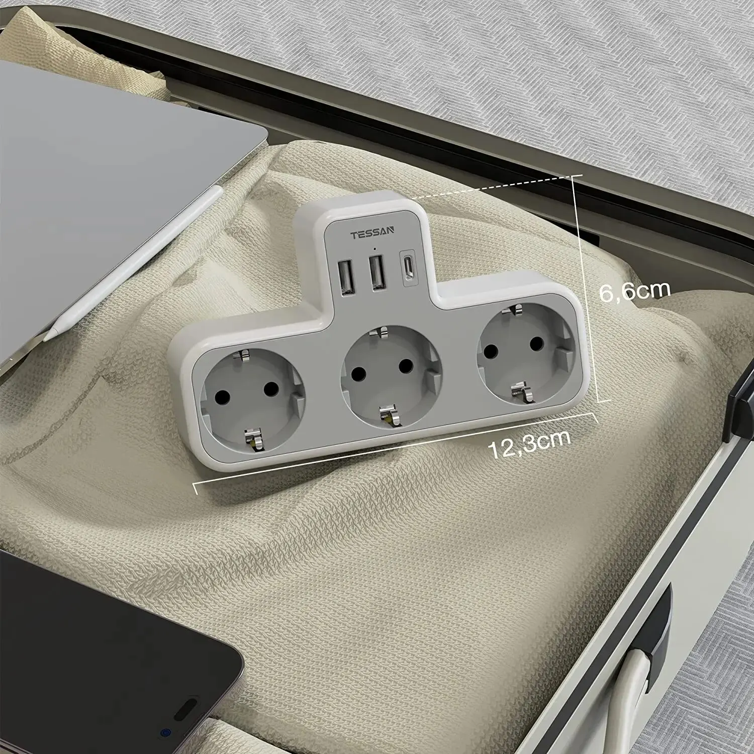 EU Plug Power Strip with 3 AC Outlets +2 USB Ports+ 1 Type C, 6-in-1 Plug Socket Adapter Wall Charger for Home Office EU Plug Power Strip with 3 AC Outlets +2 USB Ports+ 1 Type C, 6-in-1 Plug Socket Adapter Wall Charger for Home Office