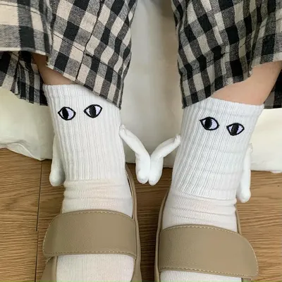 Fashion Funny Creative Magnetic Attraction Hands Black White Cartoon Eyes Couples Socks 1 Pair Club Celebrity Couple