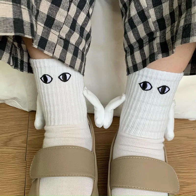 Fashion Funny Creative Magnetic Attraction Hands Black White Cartoon Eyes Couples Socks 1 Pair Club Celebrity Couple