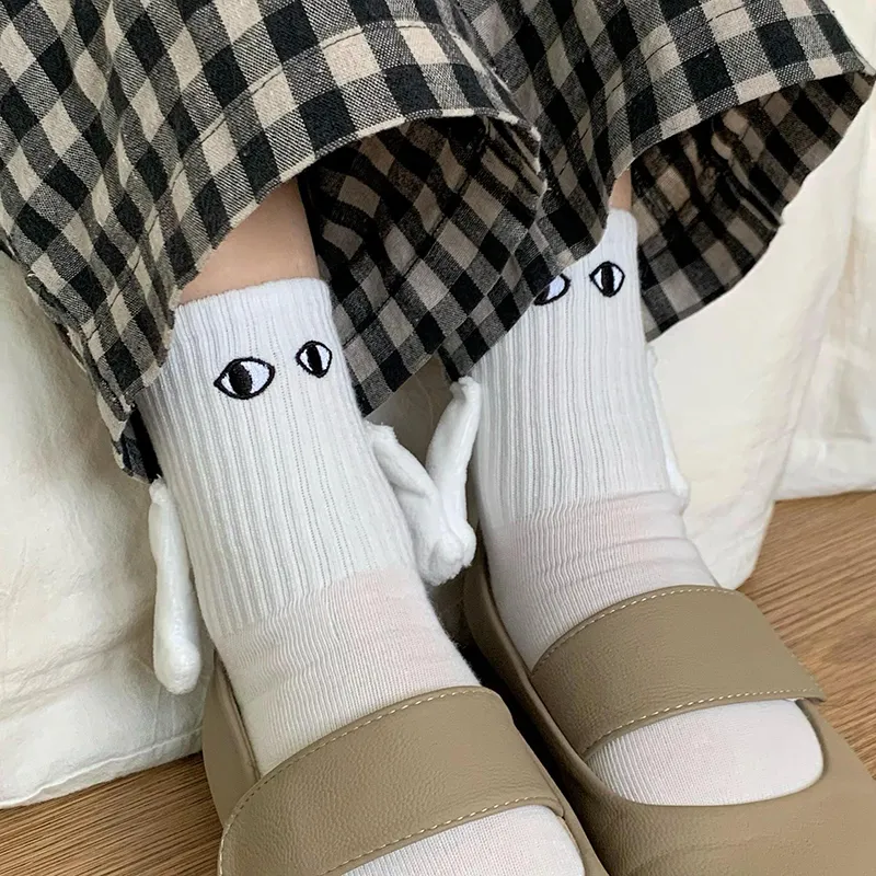 Fashion Funny Creative Magnetic Attraction Hands Black White Cartoon Eyes Couples Socks 1 Pair Club Celebrity Couple