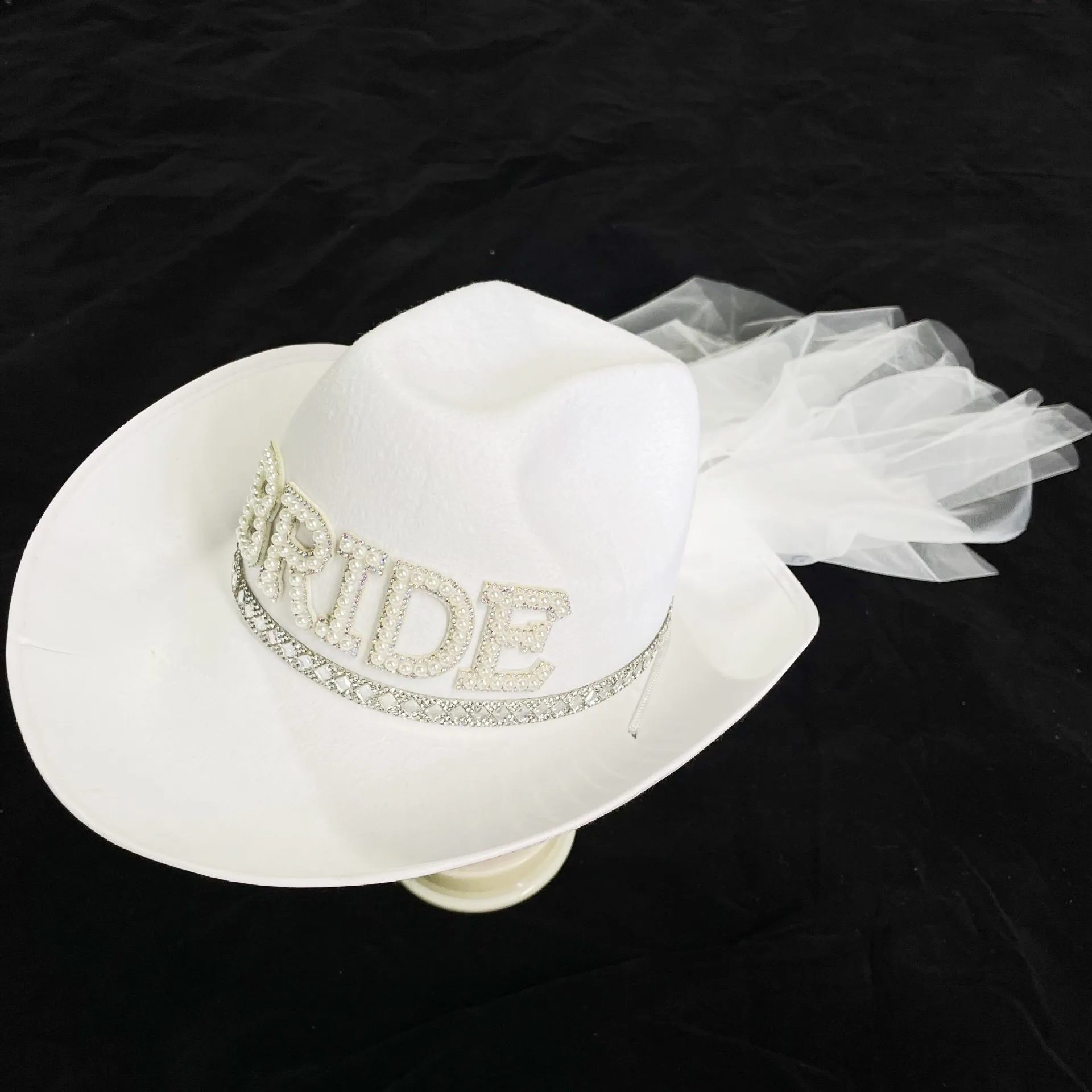 Fashionable Bride Cowboy Hat with Veil Fashionable Bride Cowboy Hat with Veil