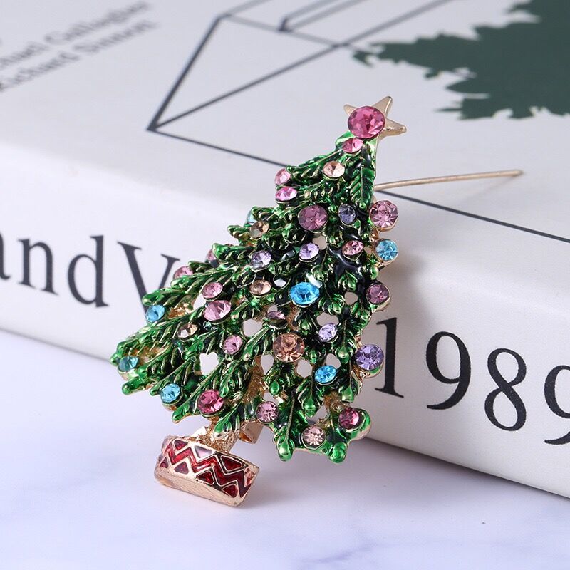 Fashionable Christmas Tree Brooch