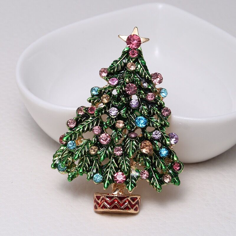 Fashionable Christmas Tree Brooch