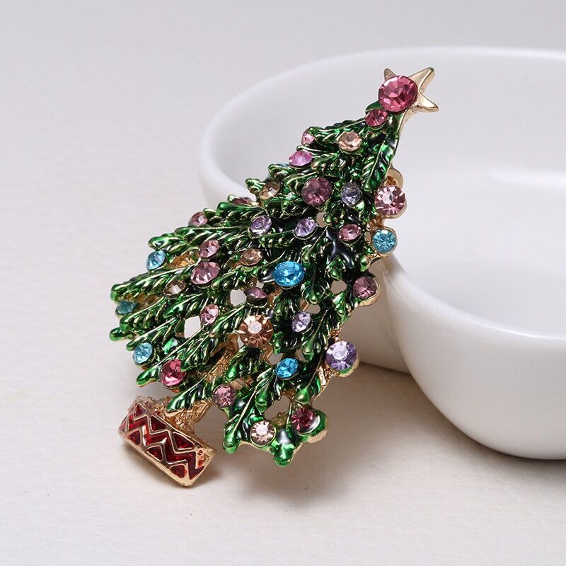 Fashionable Christmas Tree Brooch