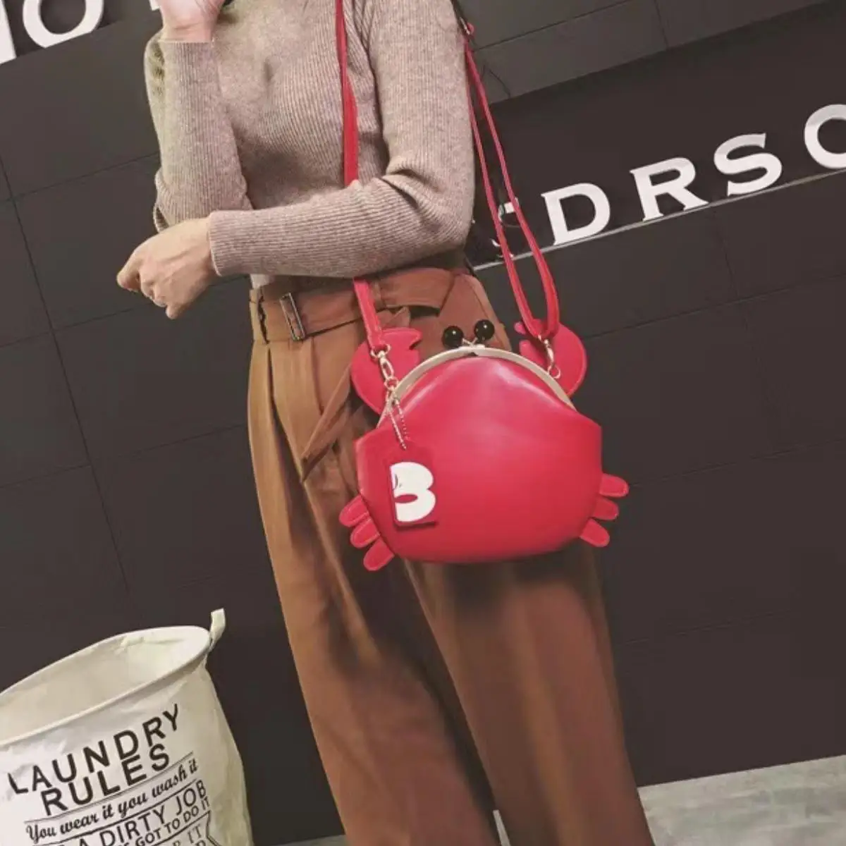 Fashionable Crossbody Crab Bag Fashionable Crossbody Crab Bag